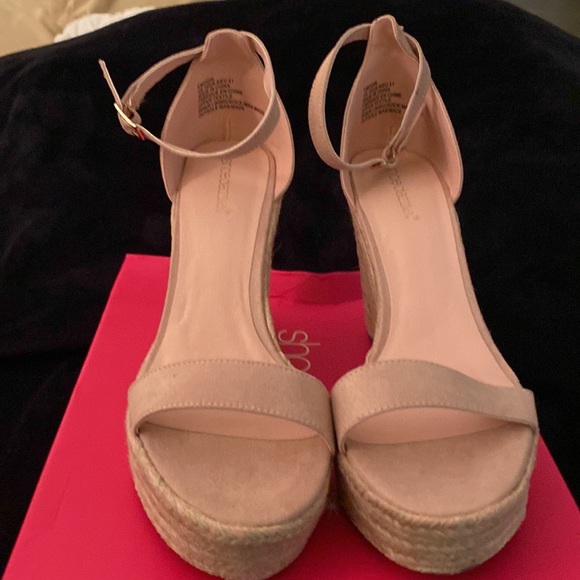 NWT BLUSH WEDGES - Picture 2 of 4